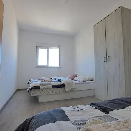 Neuense * Neum